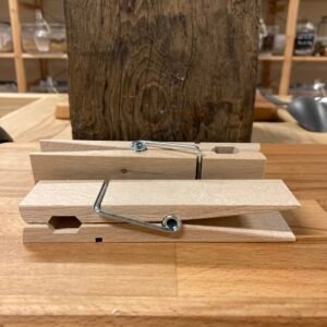 Grande pince en bois