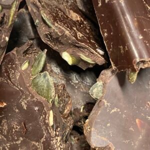 Plaque de cacao, courge et raisins secs